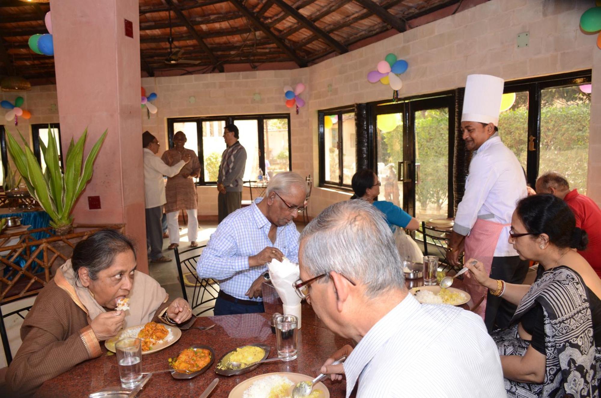 Chhuti Holiday Resort Bolpur Bagian luar foto